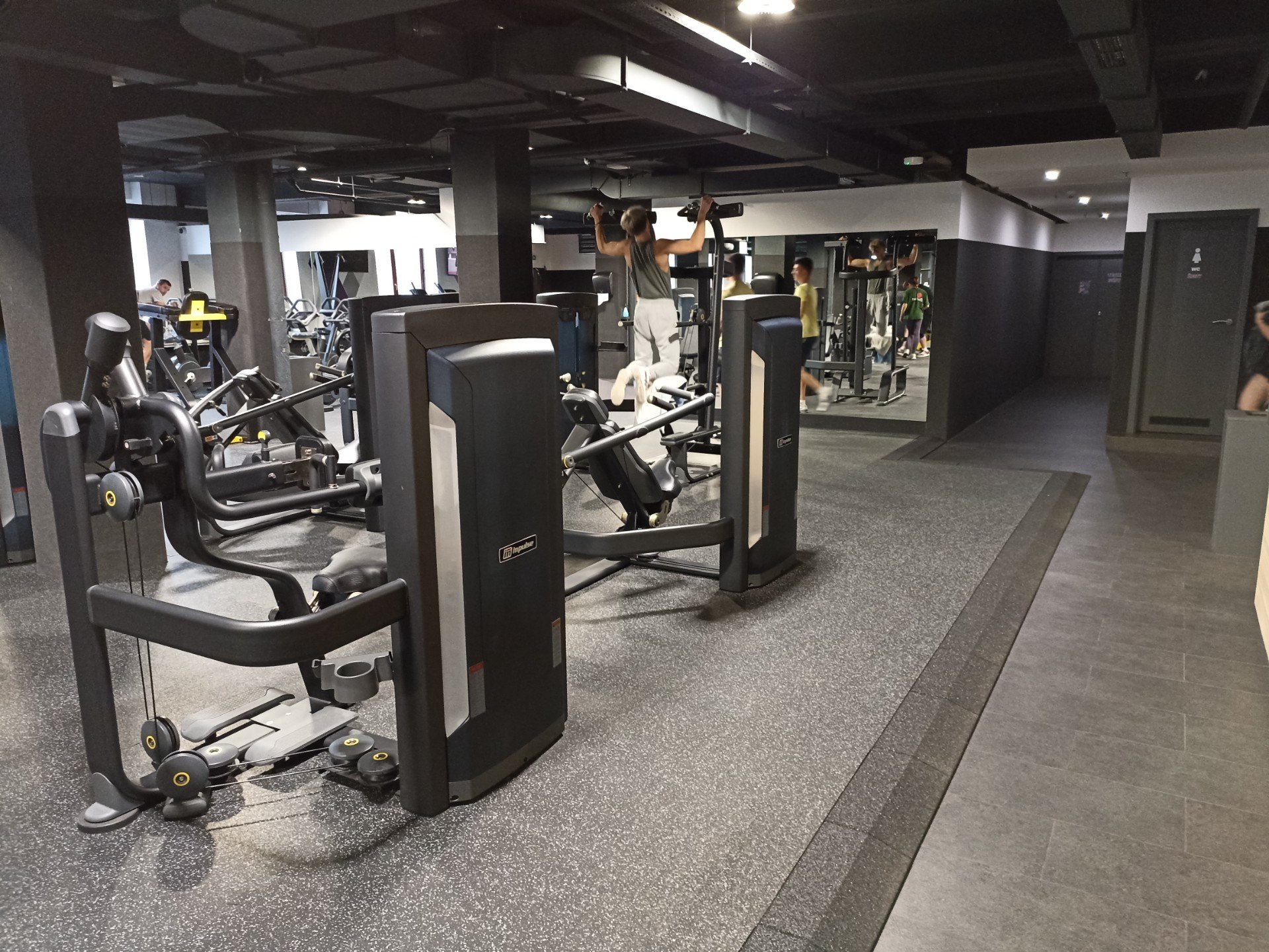  VICTORY FITNESS OC PLAZA project, with the GELFLOOR FIT PUZZLE panels of the GELPO company
